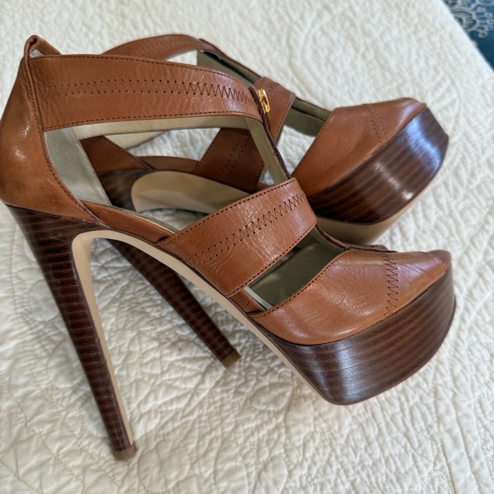 NWOB Michael Kors Tan Strappy Platform Heels - Size US 9